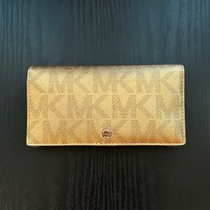Michael Kors • gold saffiano wallet